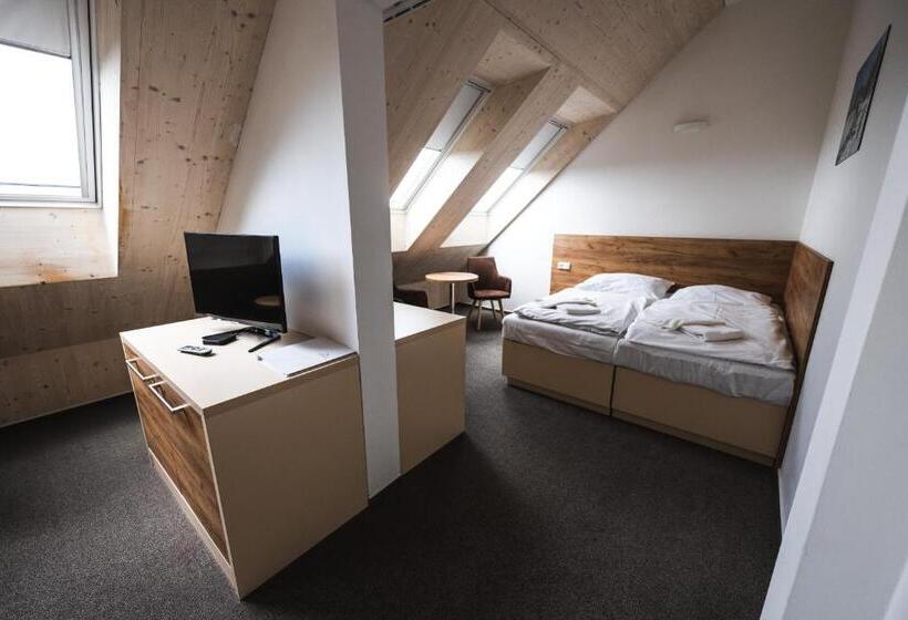 غرفة عائلية, Monínec   Depandance Nová Javorka