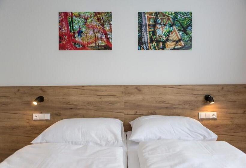 غرفة إقتصادية رباعية, Monínec   Depandance Nová Javorka