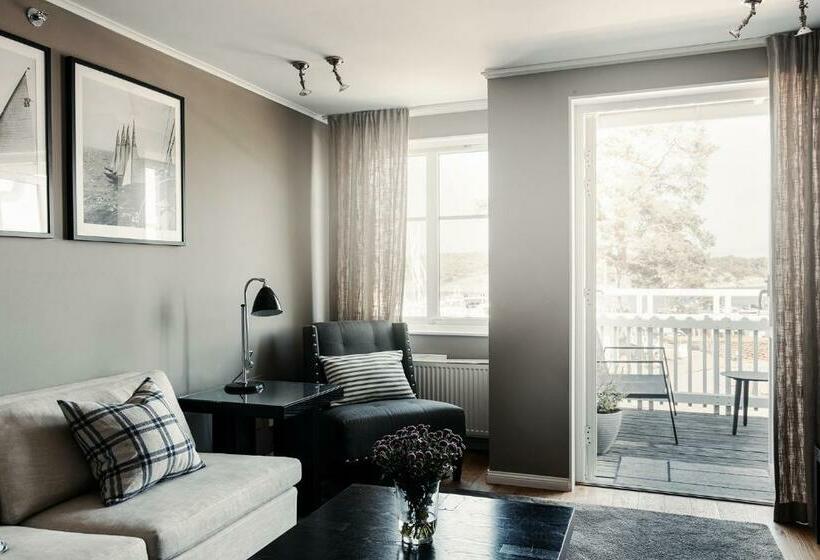 Suite with lake view, Sandhamn Seglarhotell