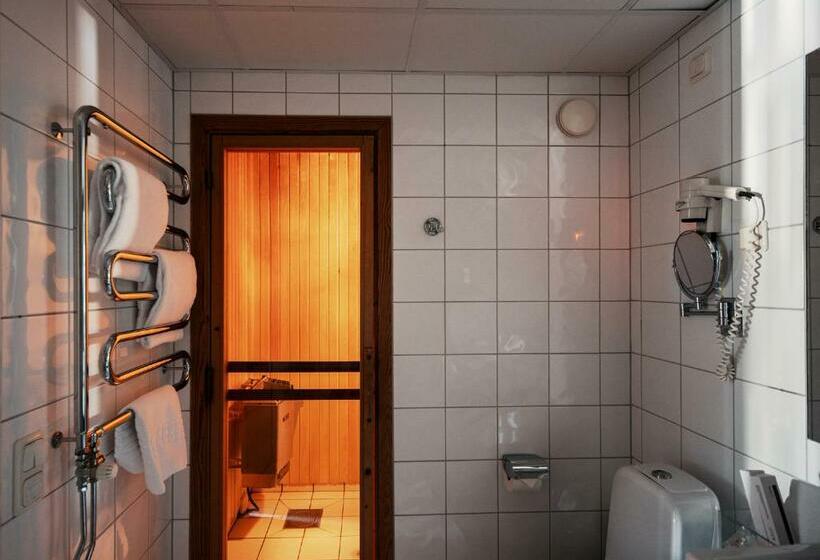 Suite with lake view, Sandhamn Seglarhotell