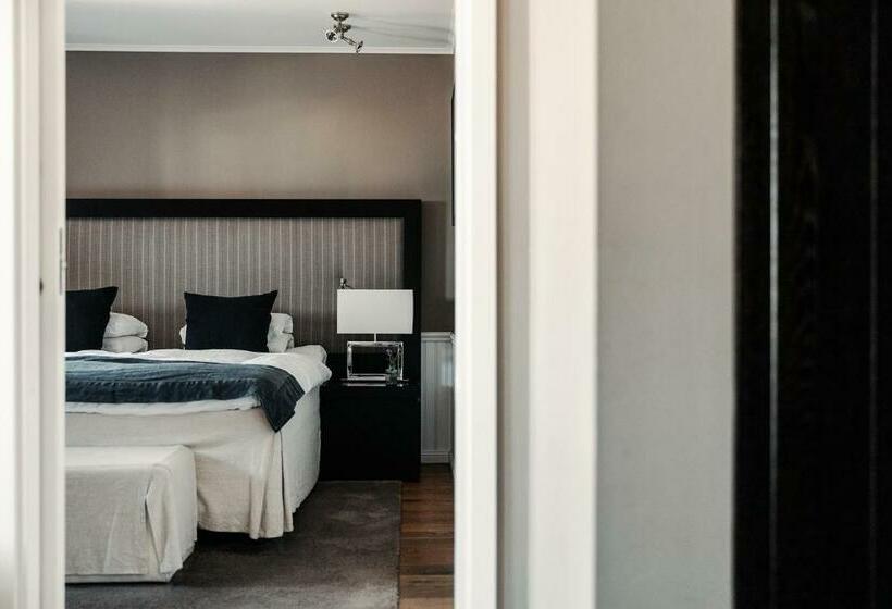 Suite with lake view, Sandhamn Seglarhotell