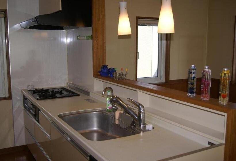 בית, 4 חדרי שינה, Izari Village