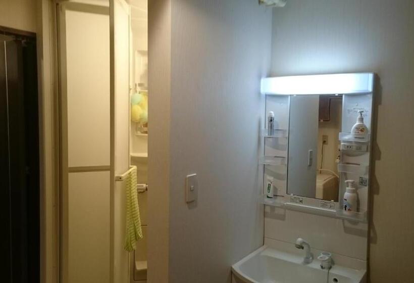 דירת שני חדרים, Izari Village