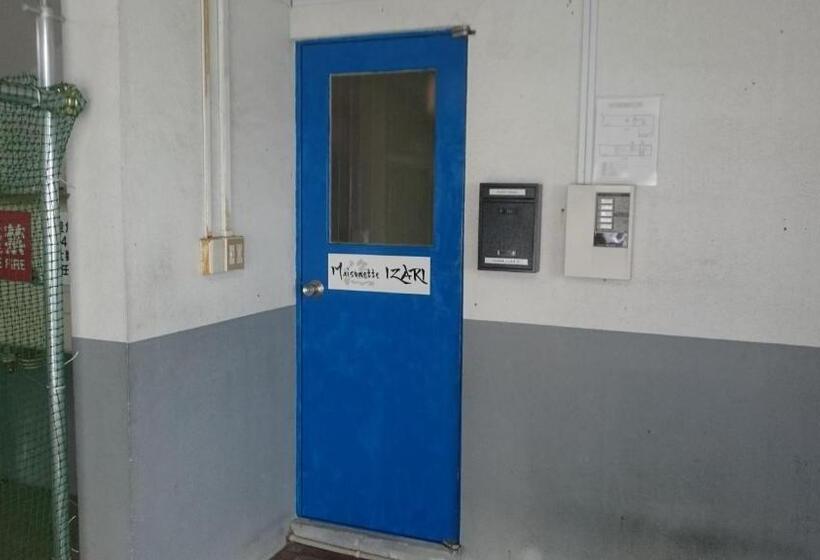 דירת שני חדרים, Izari Village