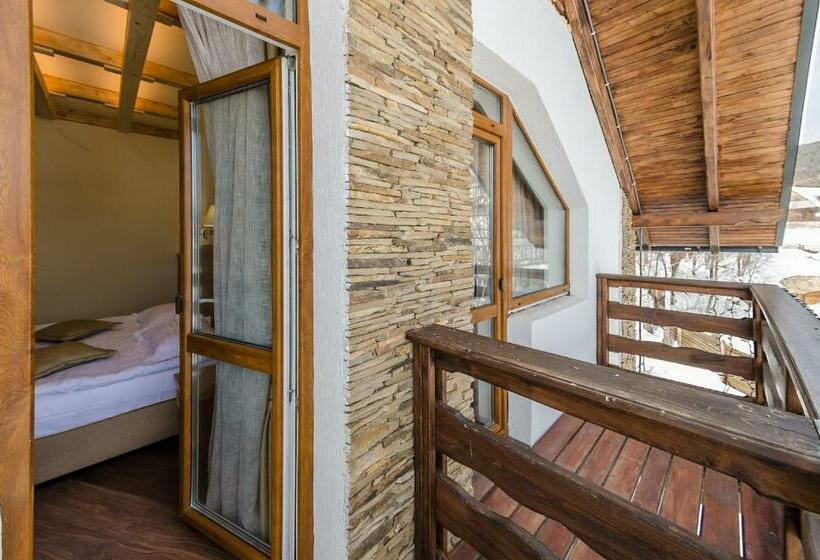 اتاق استاندارد, Hata Hutsula