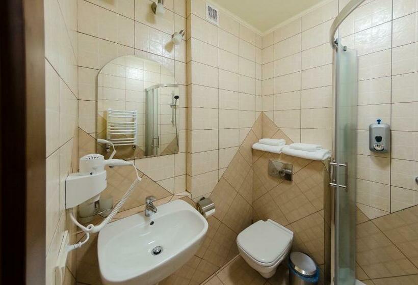 اتاق استاندارد, Hata Hutsula