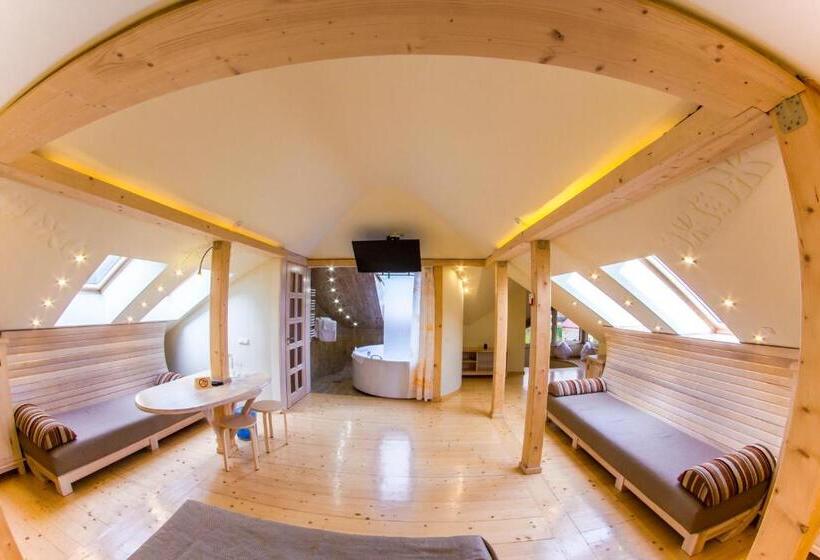 اتاق لوکس, Hata Hutsula