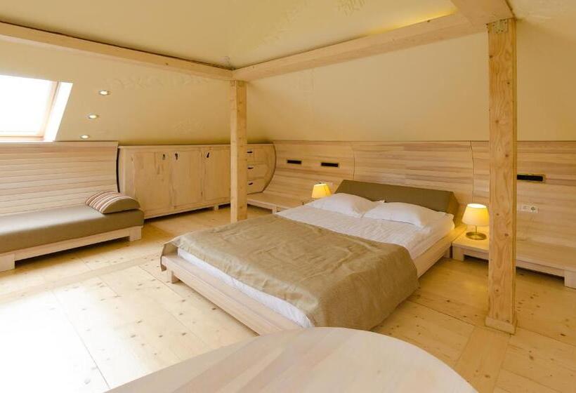 اتاق لوکس, Hata Hutsula