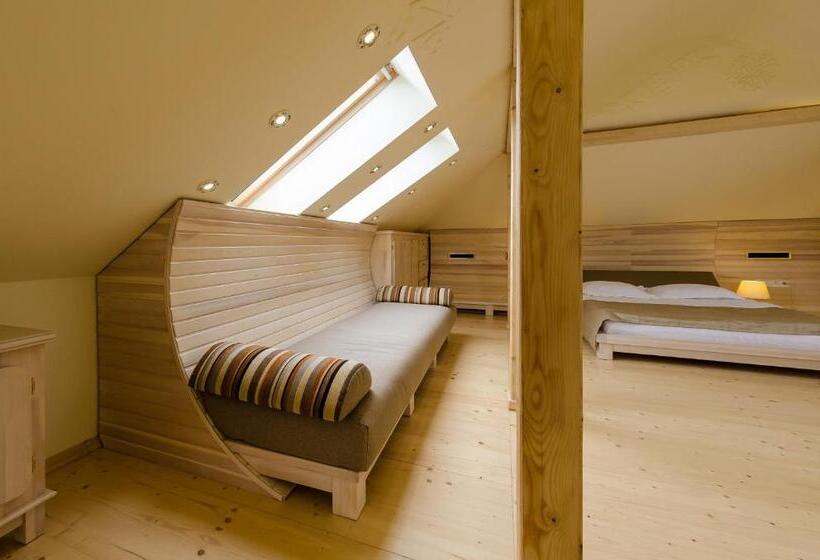 اتاق لوکس, Hata Hutsula