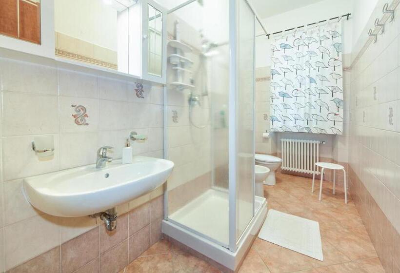 חדר מוזל מקלחת משותפת, Oasi Verde