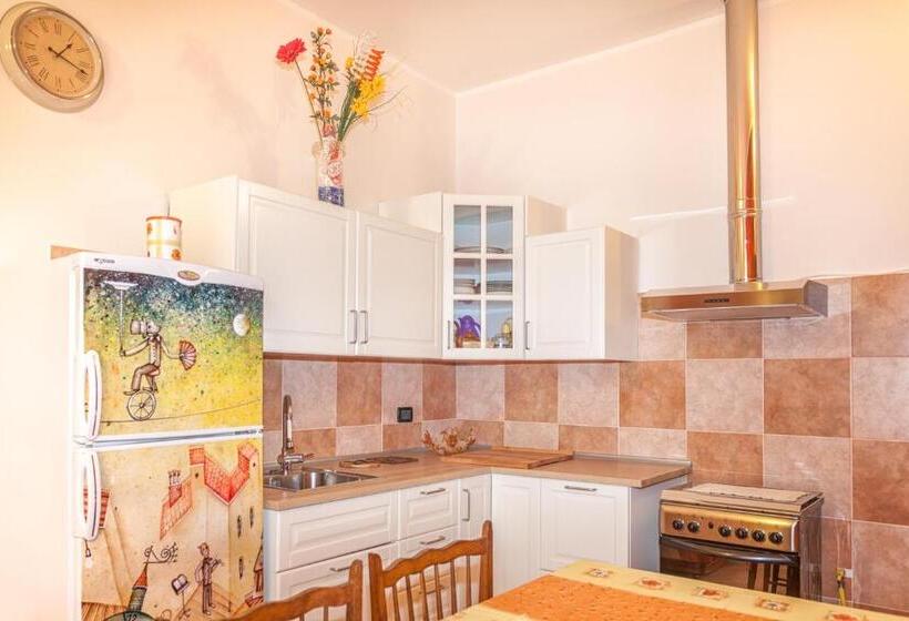 דירת חדר בקומת קרקע, Oasi Verde