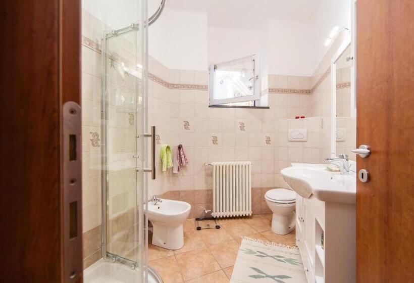 דירת חדר נוף לגינה, Oasi Verde