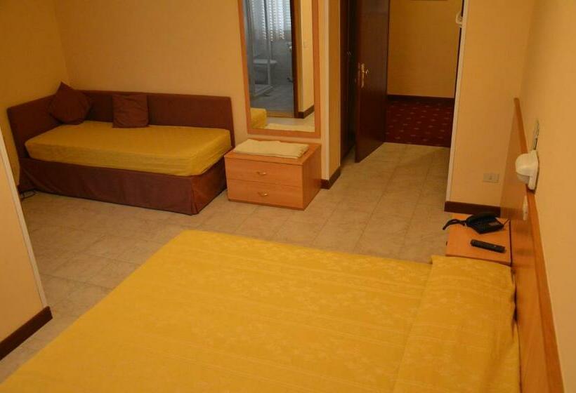 חדר סטנדרט לארבעה, Plaza Tabiano