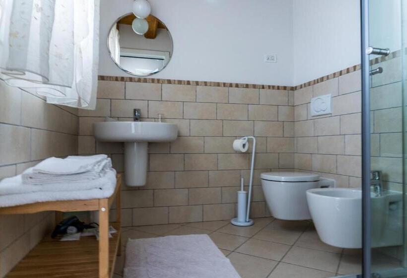 חדר סטנדרט לשלושה עם טרסה, Agriturismo Dai Gobbi