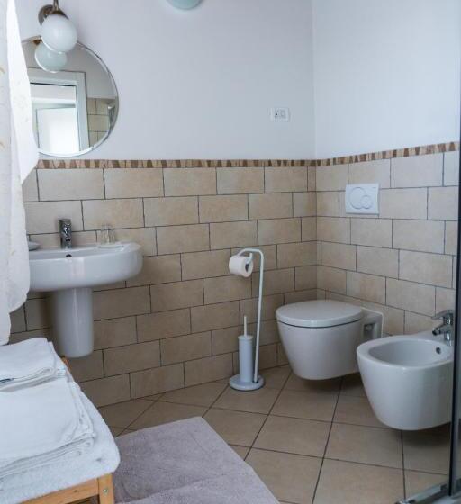 חדר סטנדרט לשלושה עם טרסה, Agriturismo Dai Gobbi