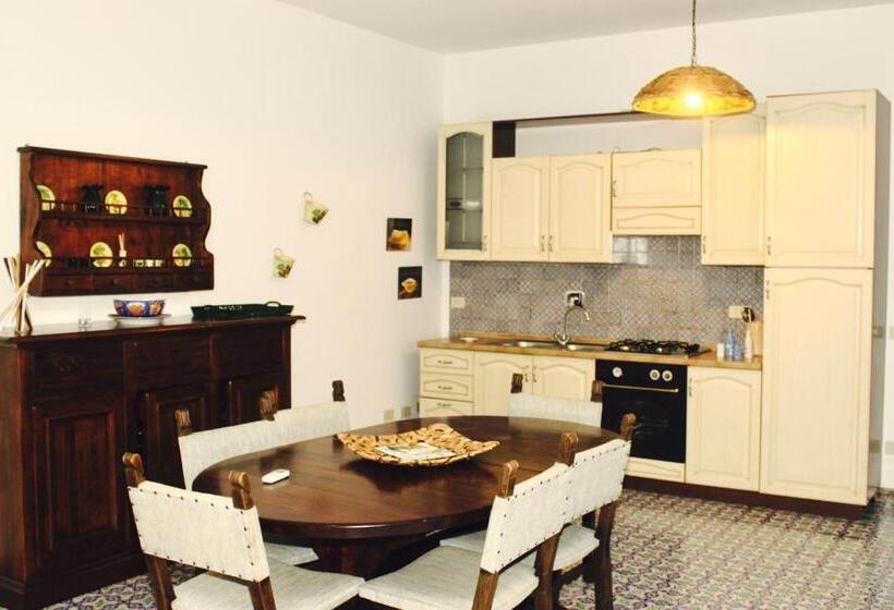 Apartament 2 Sypialnie, Le Mãƒâ nnare Case Vacanze Di Metopa Srl