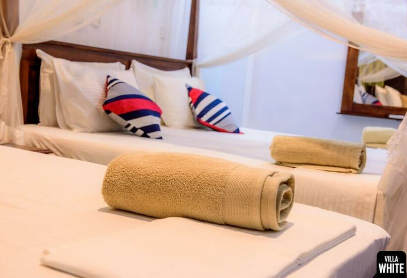 풀 전망 디럭스 3인룸, Villa White