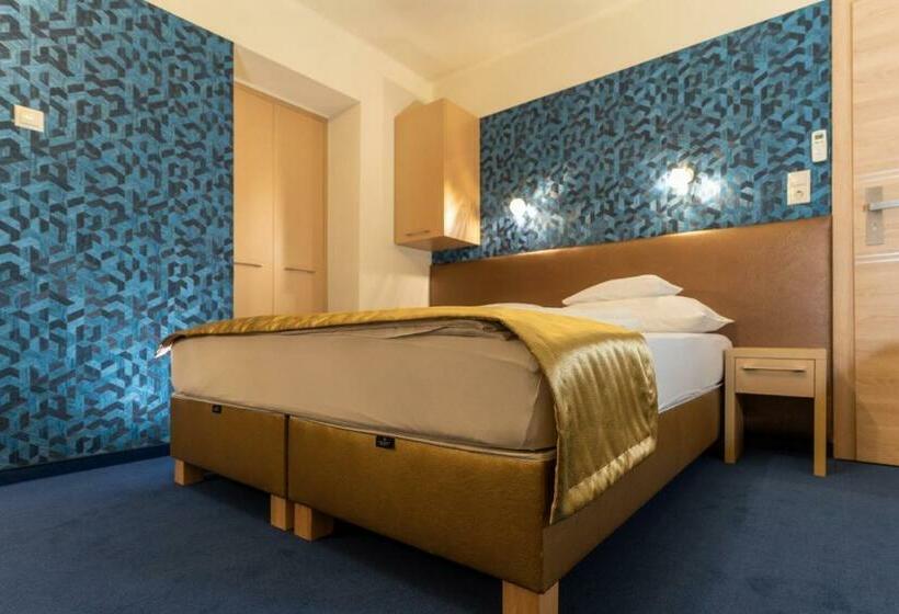 スタンダードトリプルルーム, Teátrum Boutique