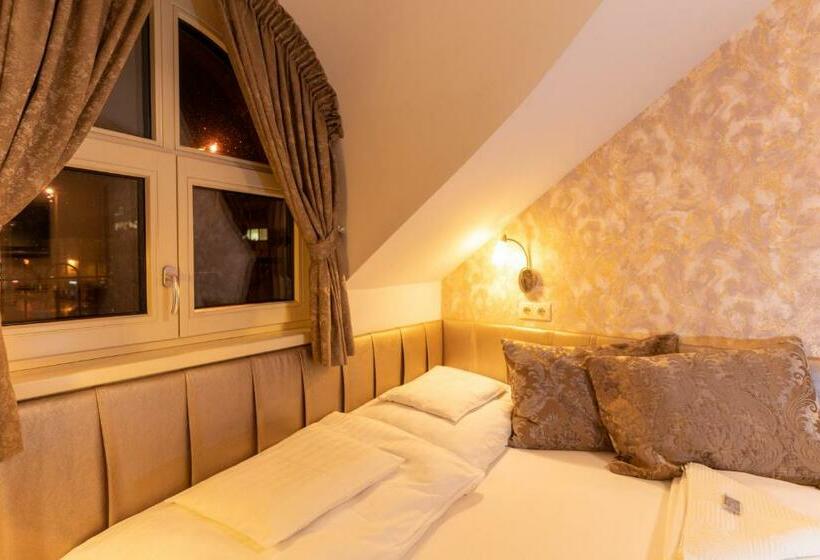 スタンダードルーム, Teátrum Boutique