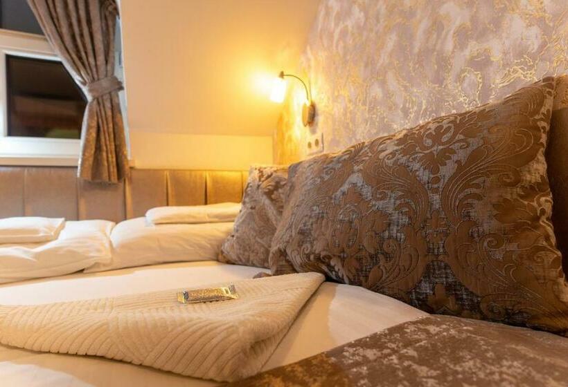 スタンダードルーム, Teátrum Boutique