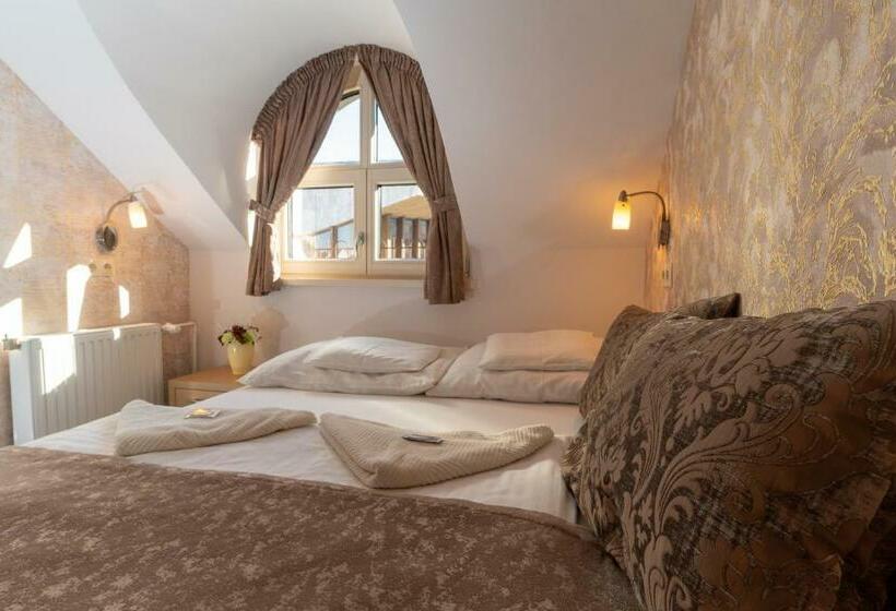 スタンダードルーム, Teátrum Boutique