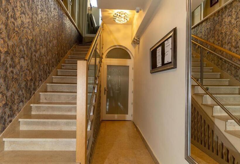 スタンダードルーム, Teátrum Boutique