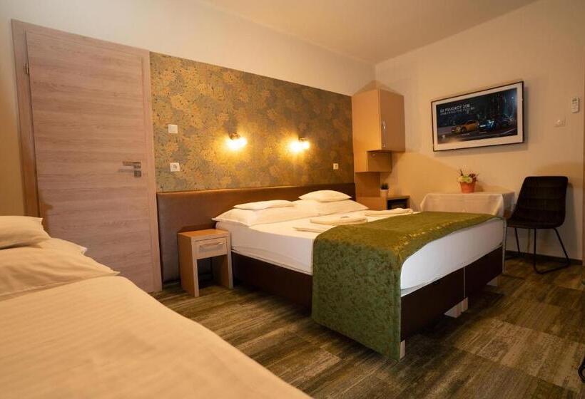 スタンダードトリプルルーム, Teátrum Boutique