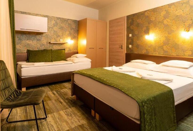 スタンダードトリプルルーム, Teátrum Boutique