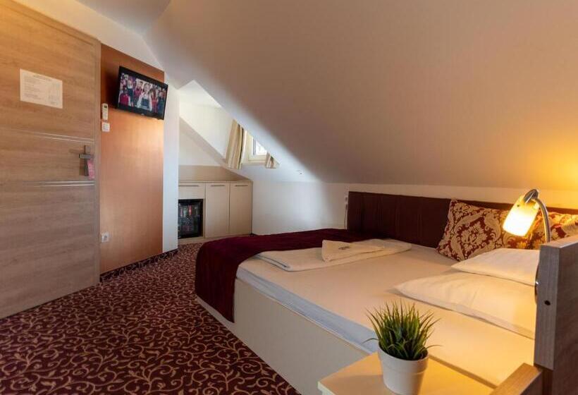 スタンダードルーム, Teátrum Boutique