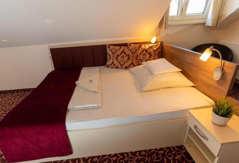 スタンダードルーム, Teátrum Boutique