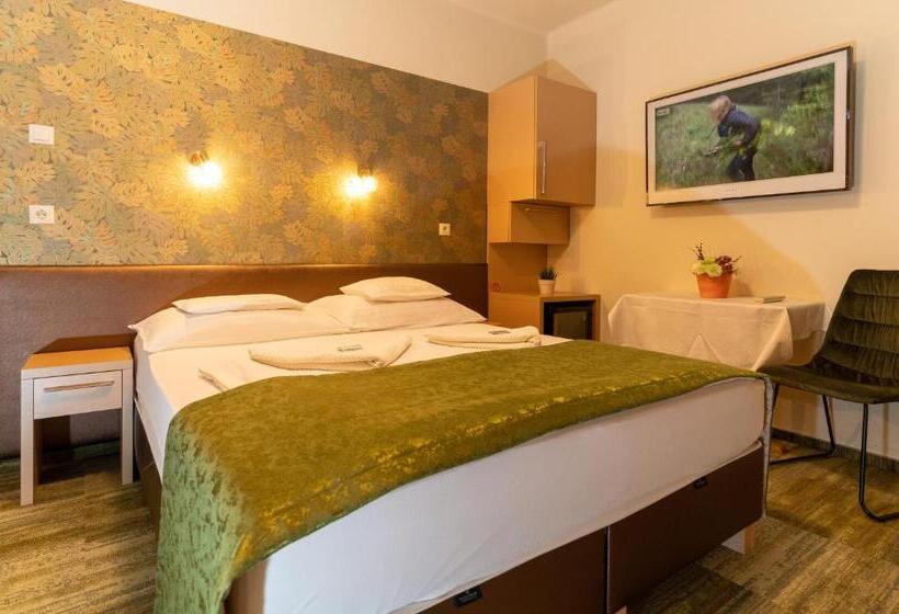 スタンダードトリプルルーム, Teátrum Boutique