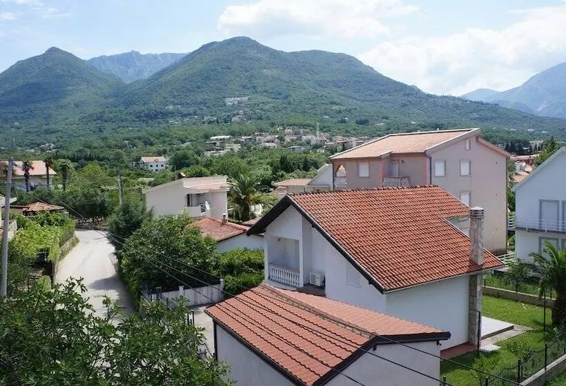 استودیوی استاندارد, Anika Apart
