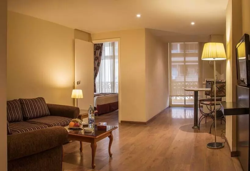 سوییت خانوادگی, Rawche Universal Apartments
