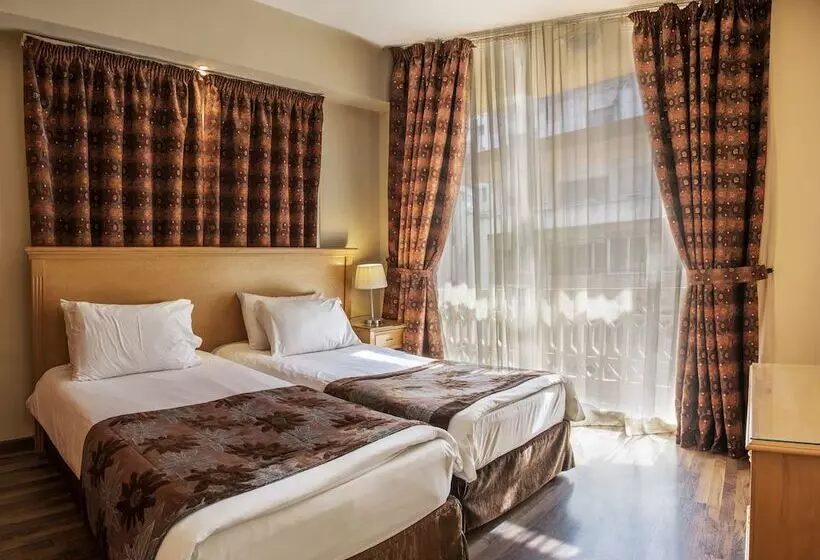 سوییت خانوادگی, Rawche Universal Apartments
