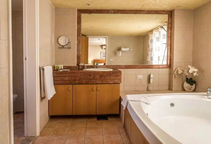 اتاق پنت هاوس, Rawche Universal Apartments