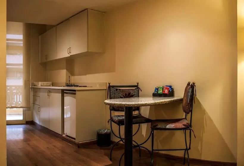 سوئیت 2 خوابه, Rawche Universal Apartments