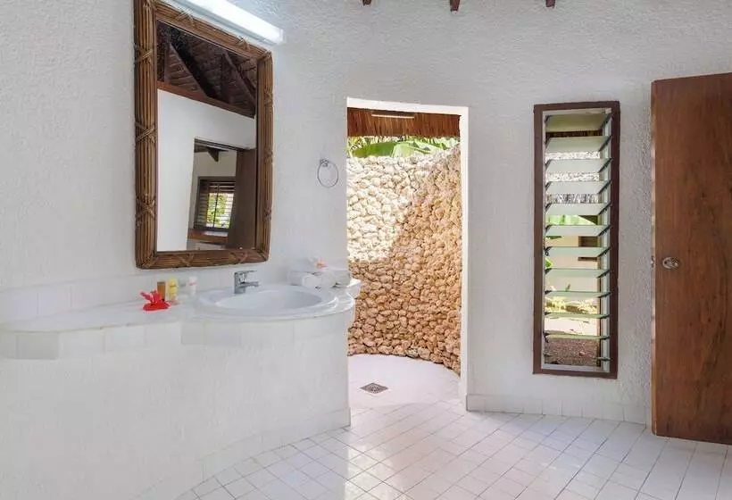 ویلای استاندارد با چشم‌انداز باغ, Breakas Beach Resort