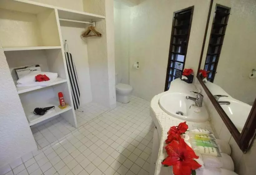 بانگلوی استاندارد با چشم‌انداز دریا, Breakas Beach Resort
