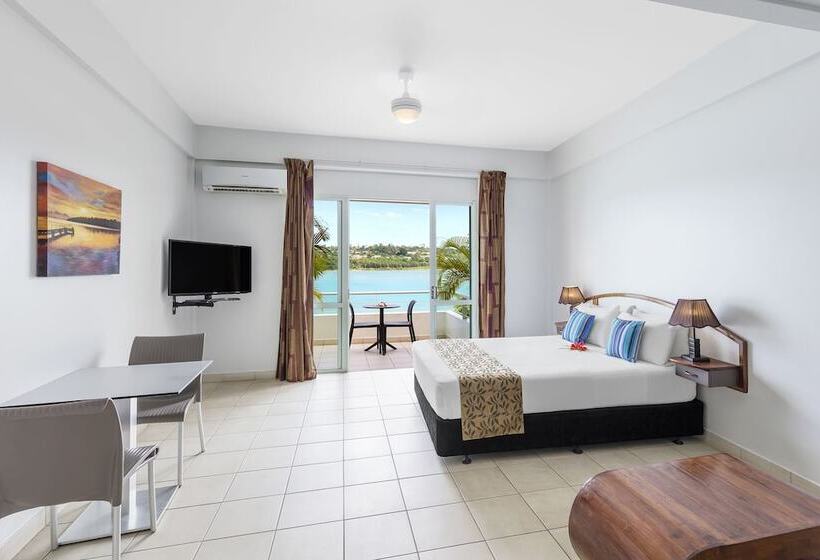 استودیو ساده, Chantilly S On The Bay