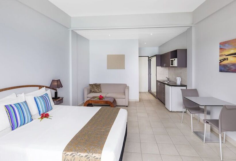 استودیو ساده, Chantilly S On The Bay