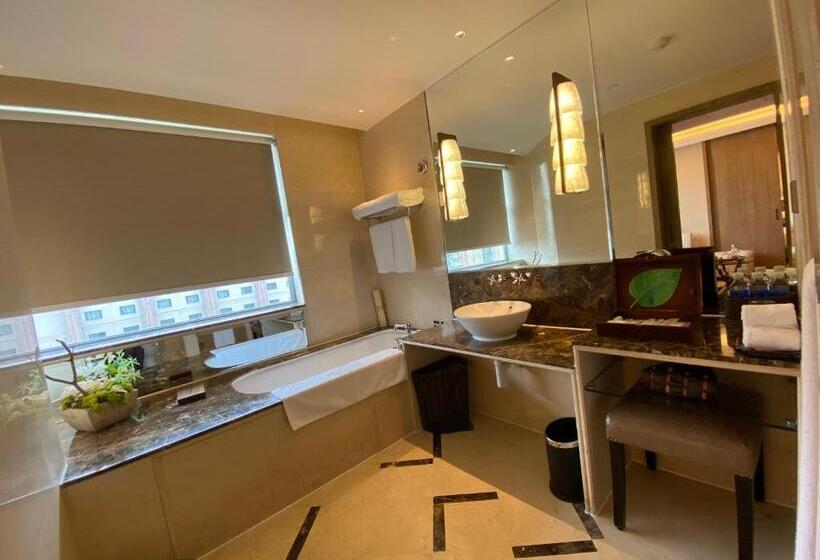 Family Suite, Chengdu Tibetan Hotel Free Welcome Tibetan Tea