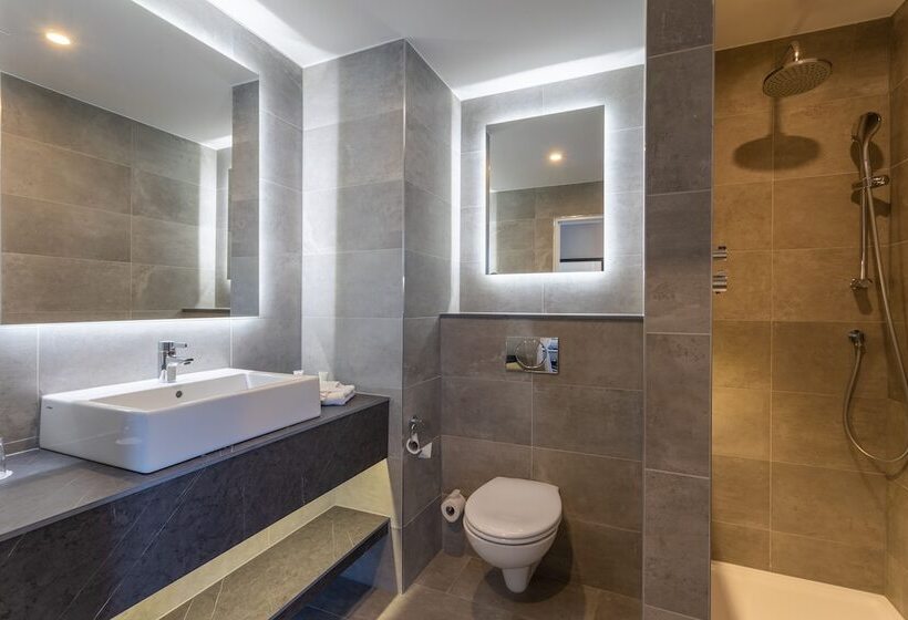 패밀리 룸, Clybaun