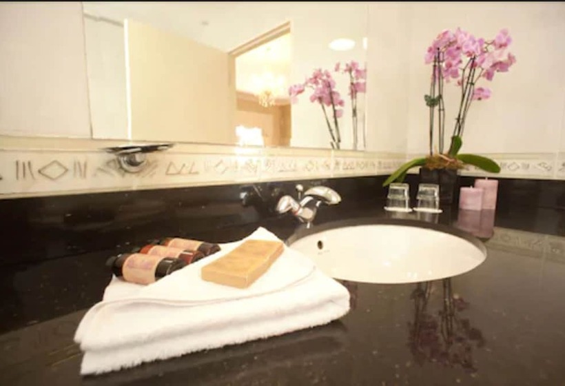 패밀리 룸, Clybaun