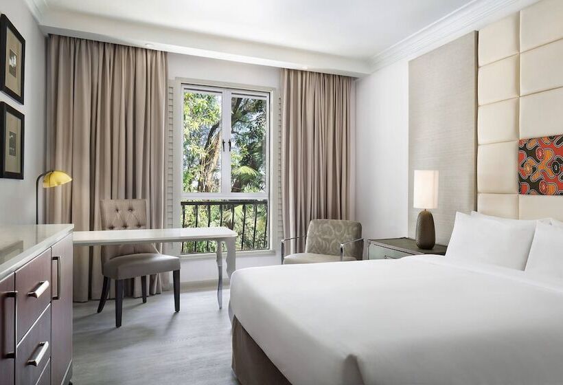 اتاق لوکس با چشم‌انداز استخر, Four Points By Sheraton Arusha, The Arusha