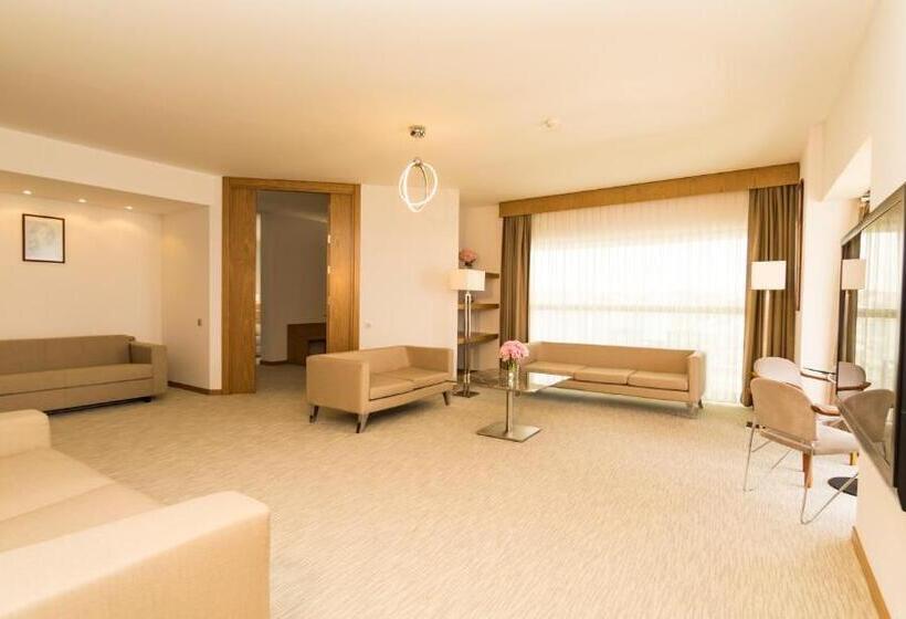 キングサイズベッドのスイートルーム, Grand Hotel Ontur Cesme