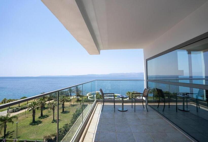 מיטת קינג בסוויטה, Grand Hotel Ontur Cesme