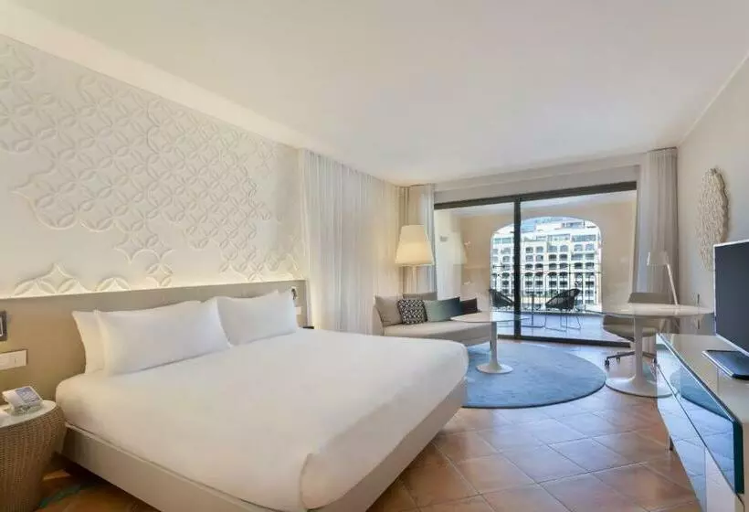 キングサイズベッド、ビュー付きデラックスルーム, Hilton Malta