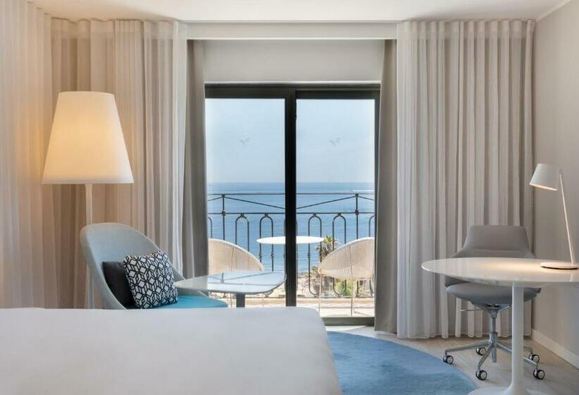 اتاق اجرایی با چشم‌انداز دریا, Hilton Malta