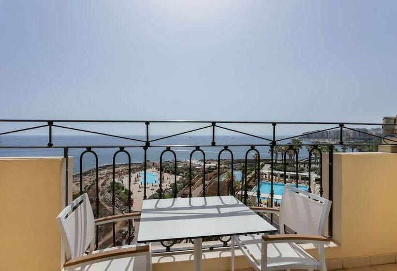 اتاق اجرایی با چشم‌انداز دریا, Hilton Malta