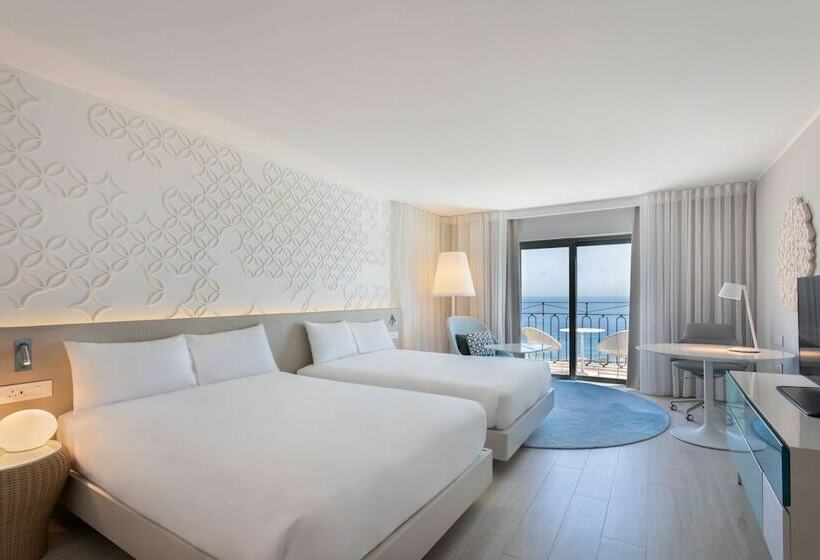 اتاق اجرایی با چشم‌انداز دریا, Hilton Malta